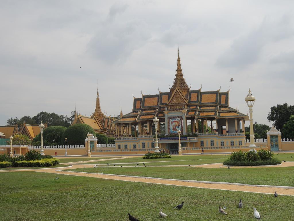 Golden Boat Guesthouse Phnom Penh Esterno foto