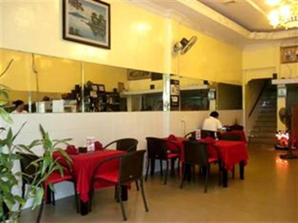 Golden Boat Guesthouse Phnom Penh Esterno foto