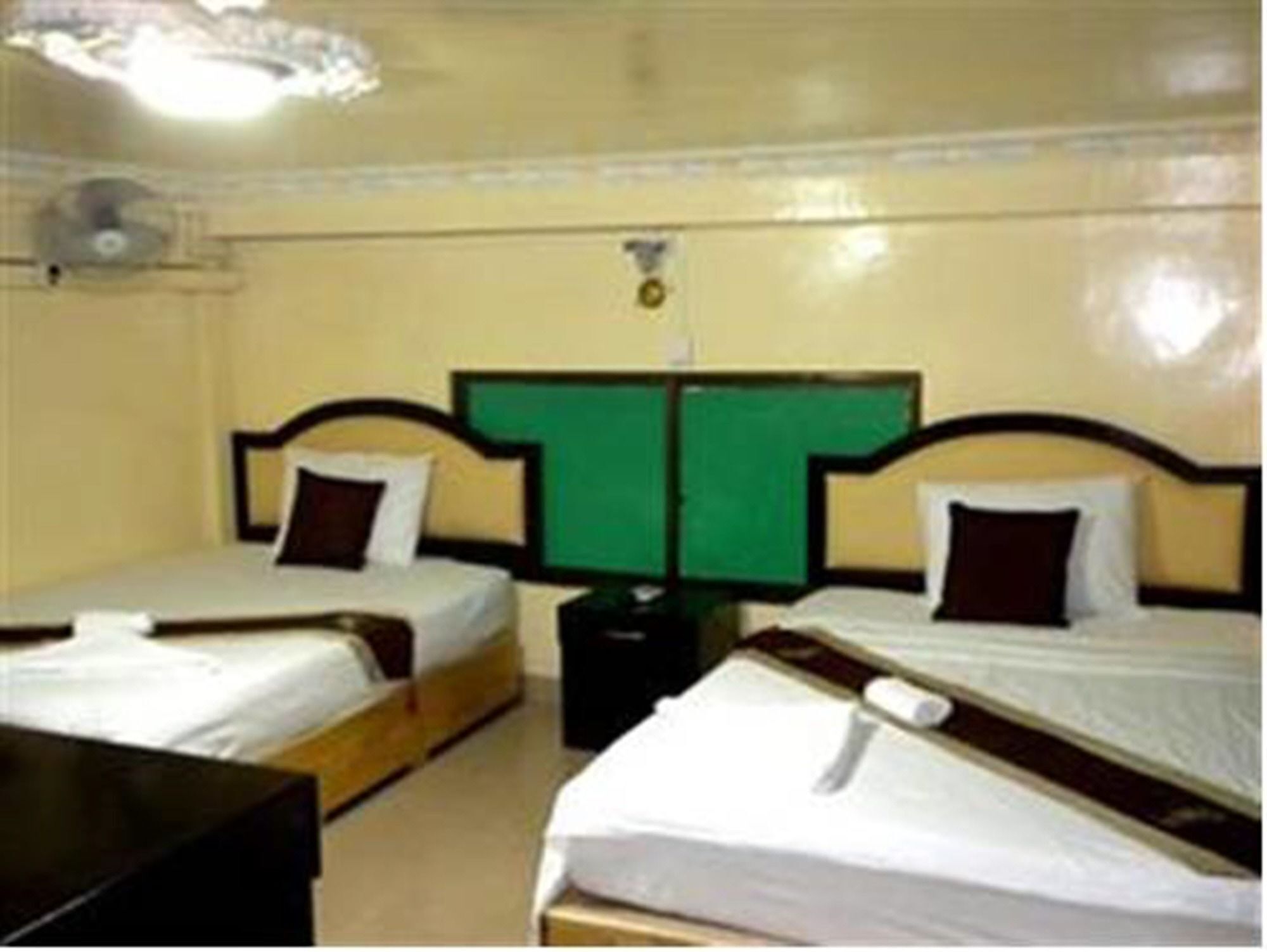 Golden Boat Guesthouse Phnom Penh Esterno foto